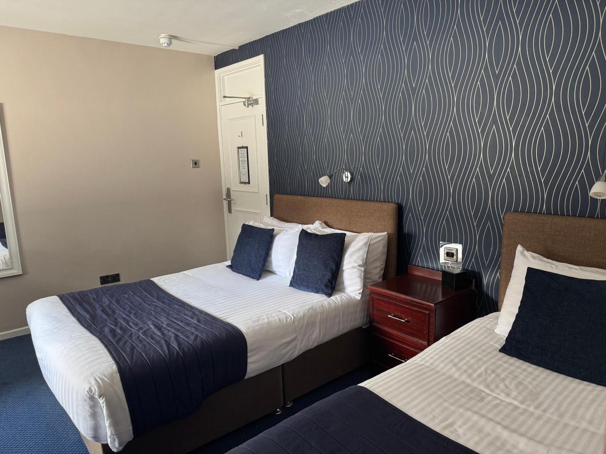 Oaklands Hotel Thorpe St Andrew Bagian luar foto